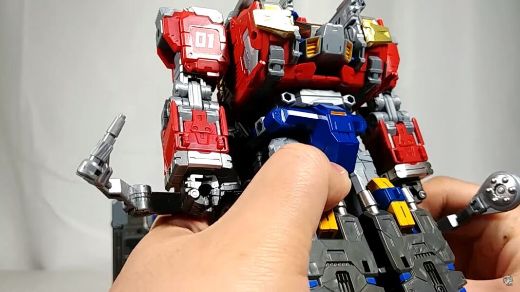 Diaclone DA 65 Battle Convoy V Max In Hand Review  (49 of 57)